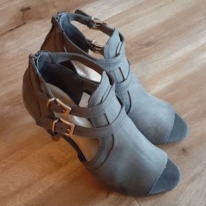 NWT Lauren Conrad Sweetheart Grey Heels